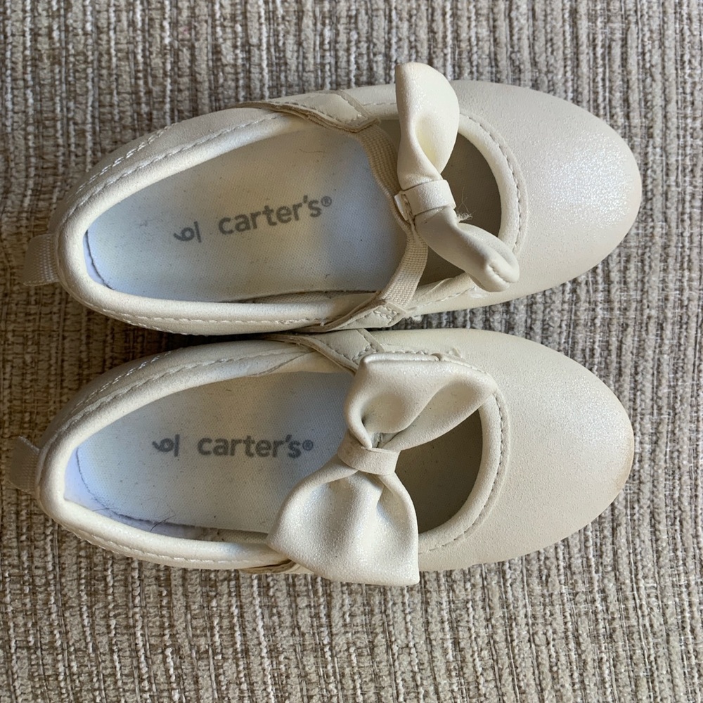 Toddler Girl’s size 6 Shoe Bundle - 2 pairs flats white and silver - Picture 6 of 7